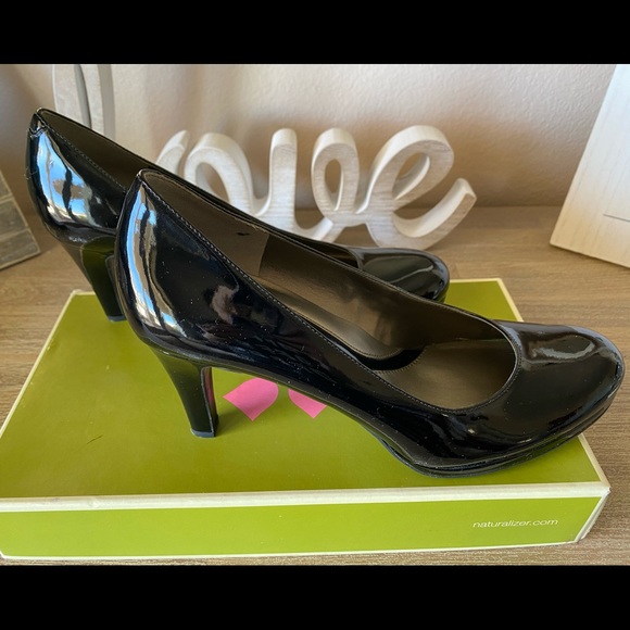 Naturalizer Black Patent Heels - Picture 2 of 8